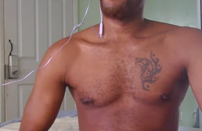 Kennie Jai Shows off on Cam