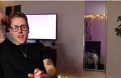 Nerd White Boy Cums On Face
