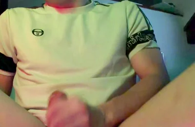 Twink Shows His Feet and Jerks off