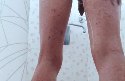 A Twink Shows off His Body in the Bathroom