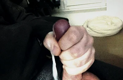Jerking off and Orgasm Late at Night in Front of the Computer.