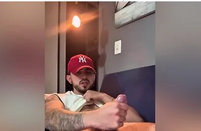 Young Man With Huge Penis Takes Out A Big Explosion Of Cum With Verga Grande