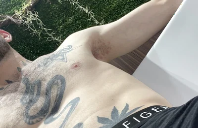 Hot Solo Masturbation Is a Real Pleasure for a Bi Guy