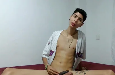 Jerking My Bick Twink Cock While Sucking a Black Dildo Until I Cum