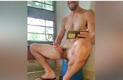 College Student 18+ Masturbates While Watching Porn On His Phone