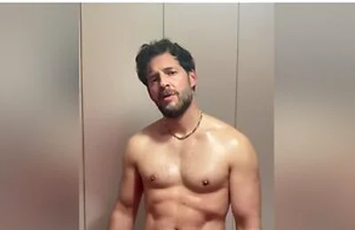 Muscle Blind White Guy Jerk Off And Cum On His Body