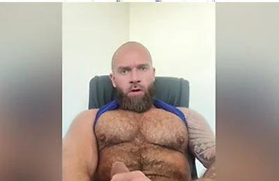 Big Muscle Bear Jerking And