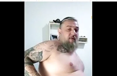 Gordo Jiggling In Bed