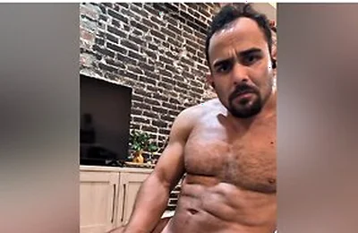 Bodybuilder Benji Bastian Strokes Thick Cock
