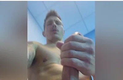 Jerking Off In The Tanning Room Of My Gym