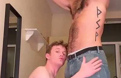 Eli Thorne Gives Huge Facial to Bennyfox