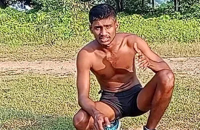 Six Pack Banao or Apna Land Vi Majbut Karo Six Hai Too Land Majbut Hai