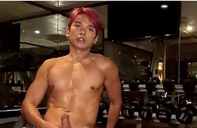 Masturbate At The Gay Sauna