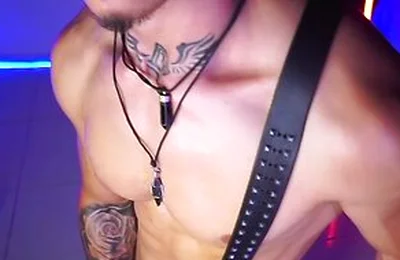 Show So Hard Adn Sexy In Th E Room