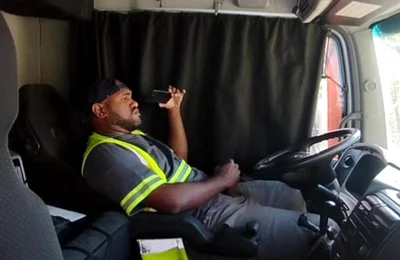 A Worker Passed Through the Park and Received a Blowjob.