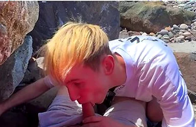 Predlozhil Prohozhemu Parnu Otsosat Chlen Za Dengi V Publichnom Meste