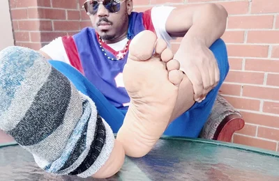 I Let My Feet Breathe After the Gym (2025)
