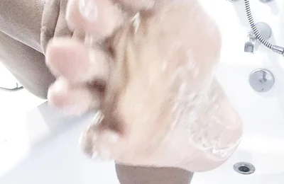 I Wash My Body in the Bath 5